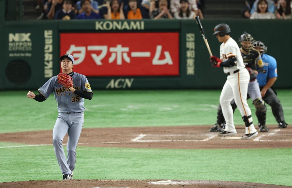 　３回、岡本を空振り三振にしとめる才木（撮影・金田祐二）