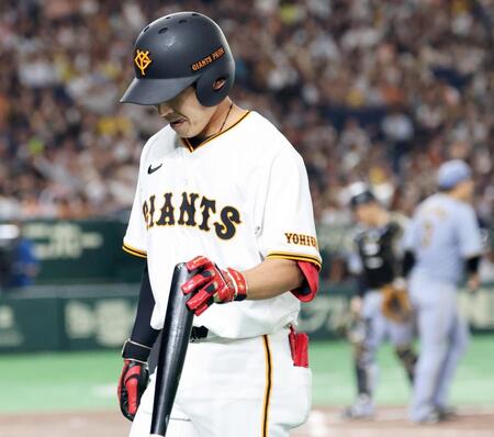 　９回、送りバントを失敗した代打・増田大