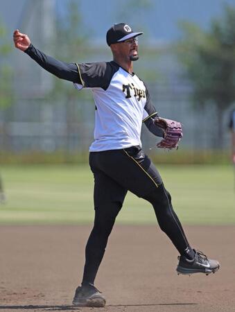 　キャッチボールするデュプランティエ（撮影・北村雅宏）