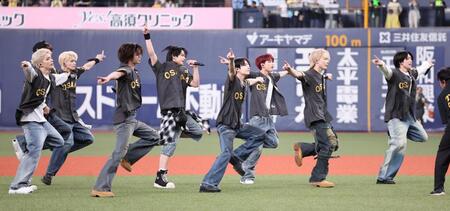 　会場を盛り上げる＆ＴＥＡＭ（撮影・田中太一）