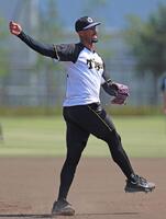 　キャッチボールするデュプランティエ（撮影・北村雅宏）