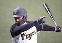 　打撃練習する大山（撮影・北村雅宏）