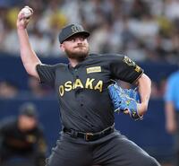 　１回、投げ込むビーズリー（撮影・田中太一）