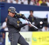 　２回、中前打を放つ大山（撮影・北村雅宏）