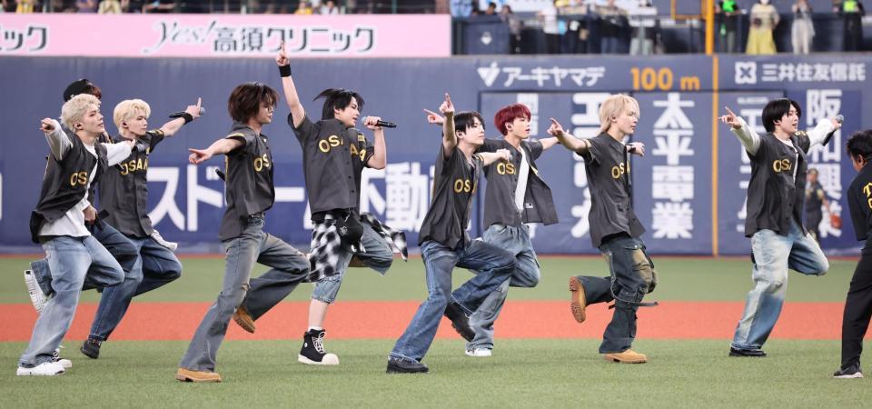 　会場を盛り上げる＆ＴＥＡＭ（撮影・田中太一）