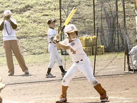 　小学生時代の井坪（家族提供）