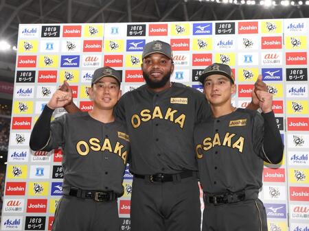 阪神・ドリス　ＮＰＢ２１８０日ぶり白星「タイガース、ヤバスギ、サイコウ」お立ち台で大歓声