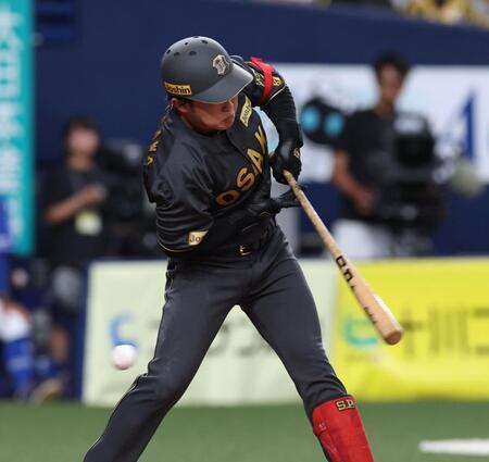 　６回、空振り三振に倒れる中川（撮影・北村雅宏）