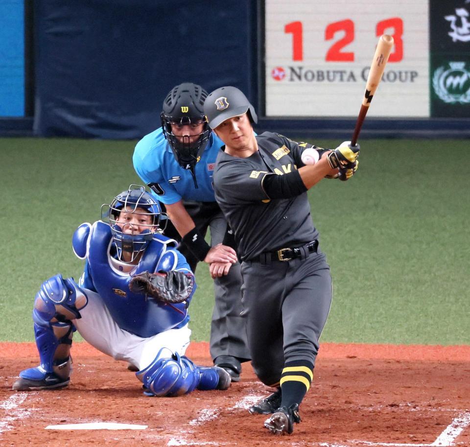 　２回、内野安打を放つ井坪（撮影・立川洋一郎）