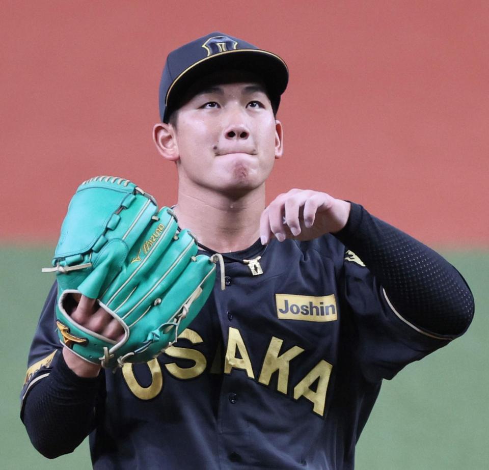 　１回、連打を許し険しい表情の伊原（撮影・田中太一）