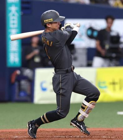 　３回、左前打を放つ熊谷（撮影・北村雅宏）