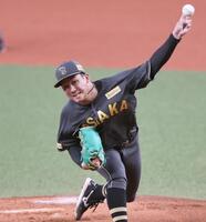 　先発し投げ込む伊原（撮影・田中太一）