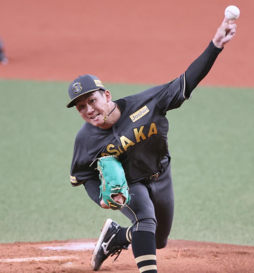 　先発し投げ込む伊原（撮影・田中太一）