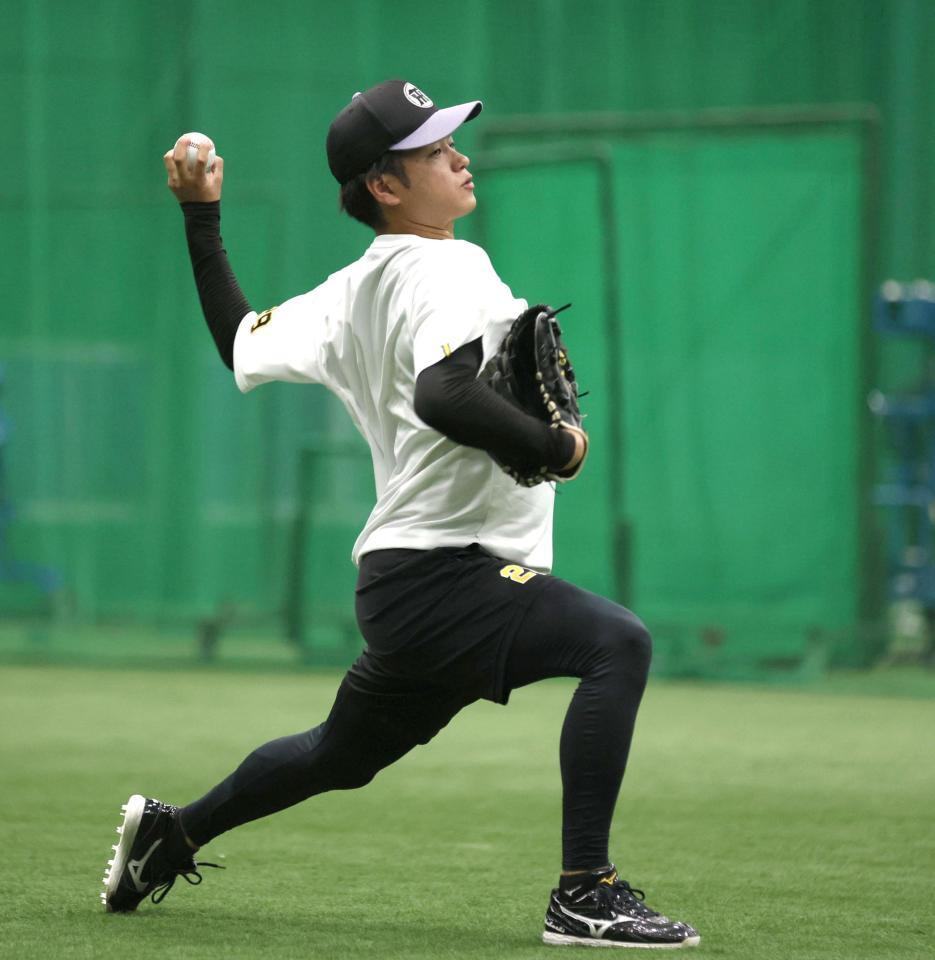 　キャッチボールする高橋（撮影・北村雅宏）