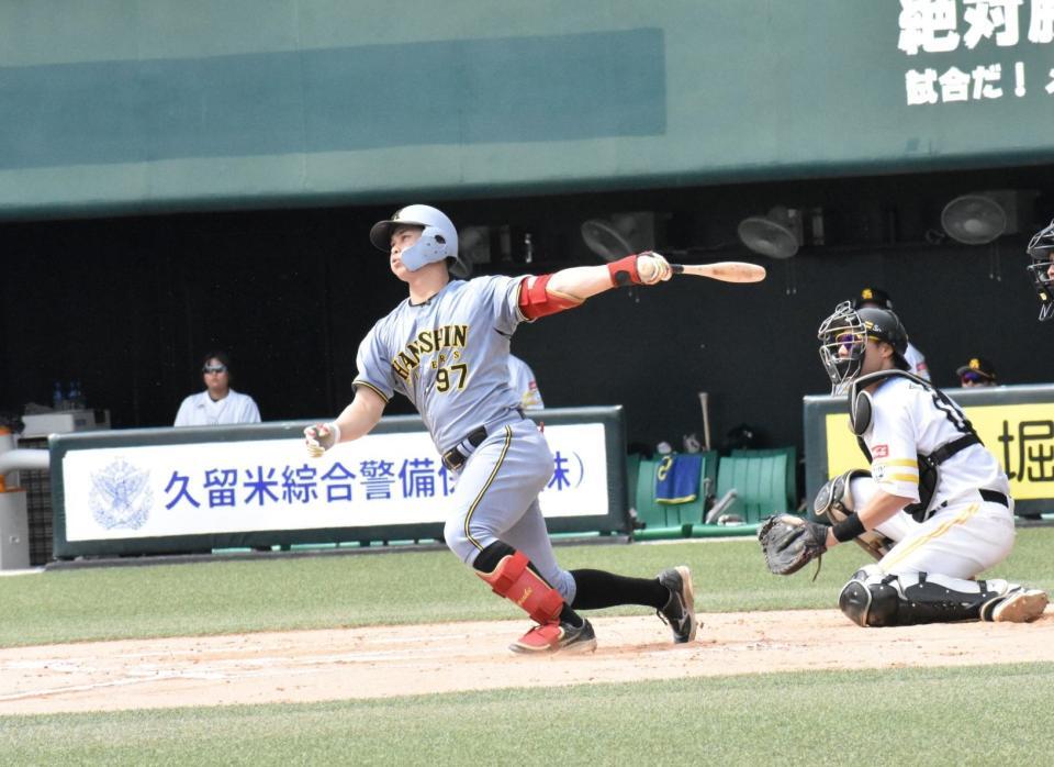 　７回に左翼へ二塁打を放つ野口