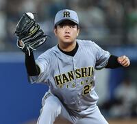 　３回、岩田の打球を好捕する高橋（撮影・田中太一）