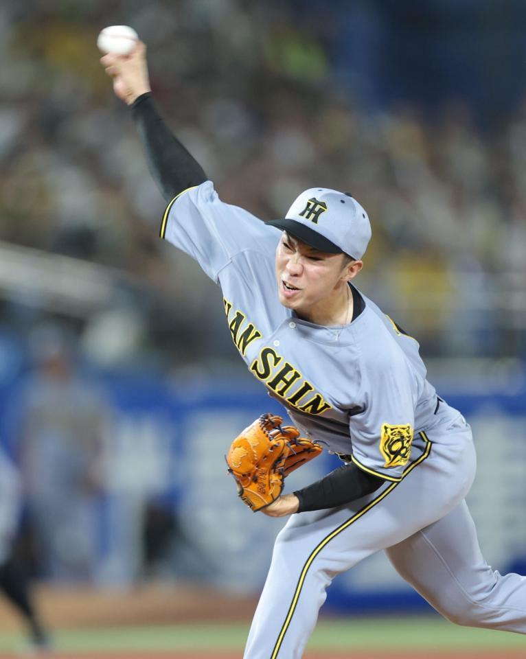 　８回に登板し力投する石井（撮影・西岡正）