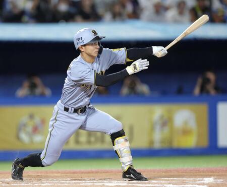 　１０回、２点適時打を放つ熊谷（撮影・西岡正）