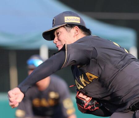 　広島打線を相手に力投する伊藤（撮影・立川洋一郎）