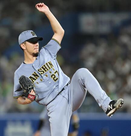 　４回、山田に対して力強く投げ込む伊藤将（撮影・田中太一）