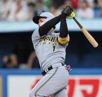 　１回、２ランを放つ森下（撮影・田中太一）