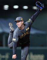 　８回表に登板し１イニングを無失点に抑えた木下（撮影・立川洋一郎）