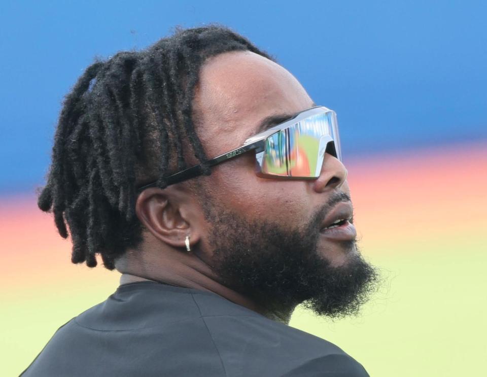 　短くなった髪形で練習をするドリス（撮影・田中太一）