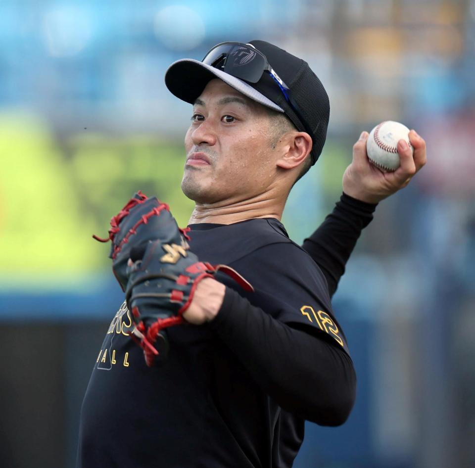 　スローイングの練習をする坂本（撮影・田中太一）