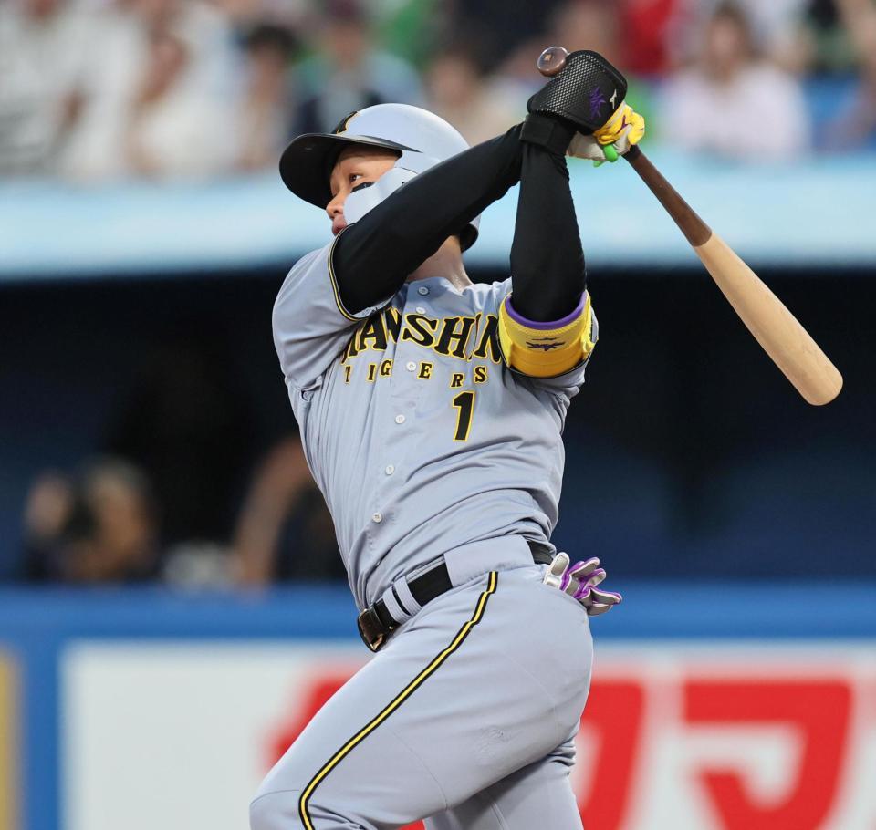 　１回、２ランを放つ森下（撮影・田中太一）