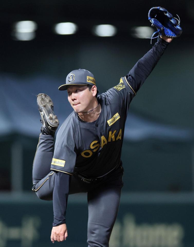 　８回表に登板し１イニングを無失点に抑えた木下（撮影・立川洋一郎）