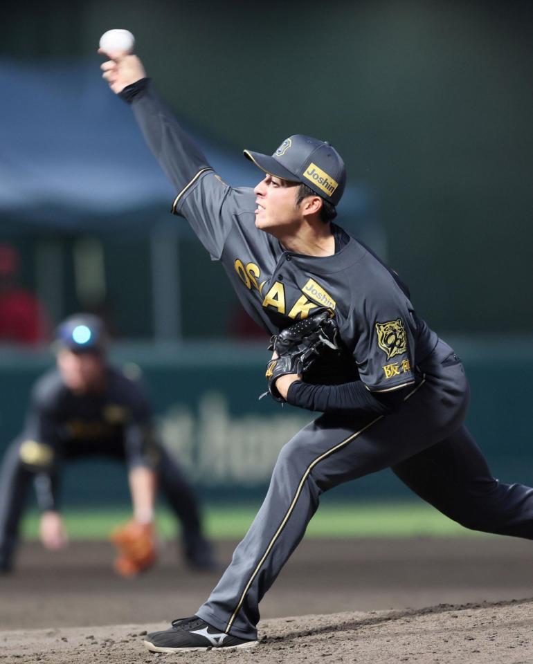 　６回表に登板し力投する椎葉（撮影・立川洋一郎）