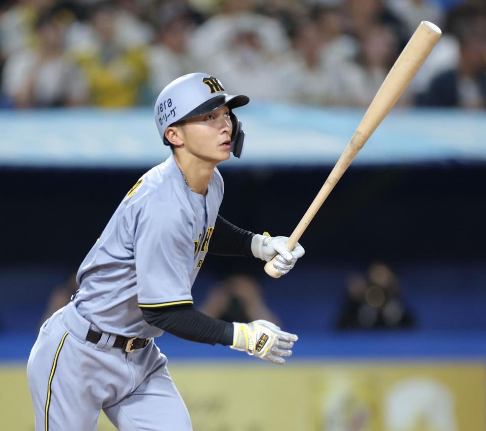 　５回、右翼線に三塁打を放つ熊谷（撮影・西岡正）