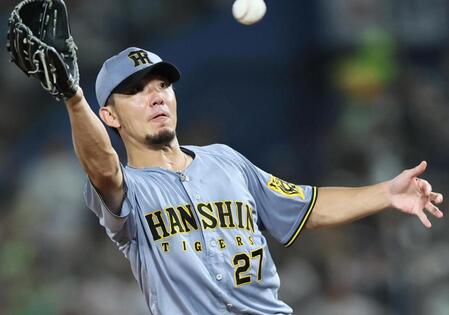 　３回、岩田の打球を好捕する伊藤将（撮影・田中太一）