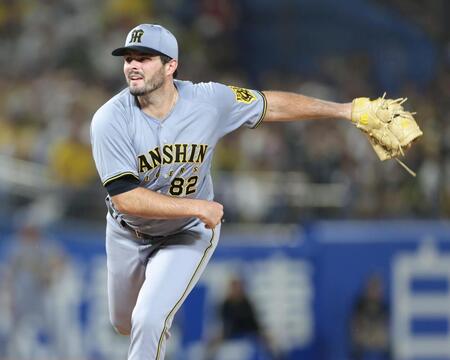 　８回途中に登板し力投するハートウィグ（撮影・西岡正）