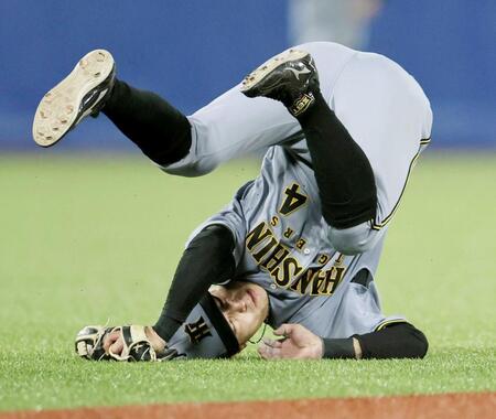 阪神・熊谷　魅せた美技　三遊間のライナーに迷わずダイブ「なにか来そうな感じがした」攻守で必死のプレー