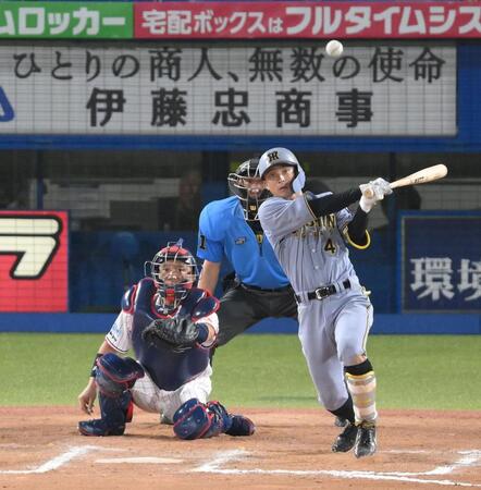 　１２回、中前打を放つ熊谷（撮影・伊藤笙子）