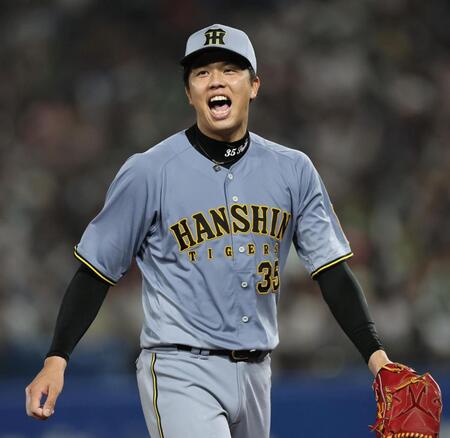 【写真】才木が拳を握る姿がアツすぎる！燕打線封じてこん身ガッツポーズ