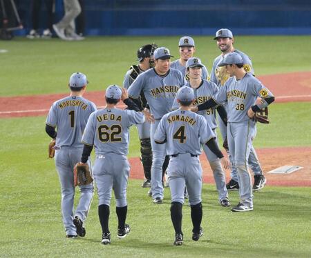 　８得点で大勝し、優勝マジックを１６に減らした阪神ナイン（撮影・伊藤笙子）