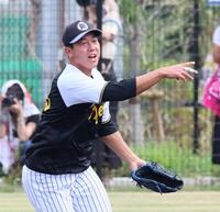 　ノックを受けて送球する畠（撮影・立川洋一郎）