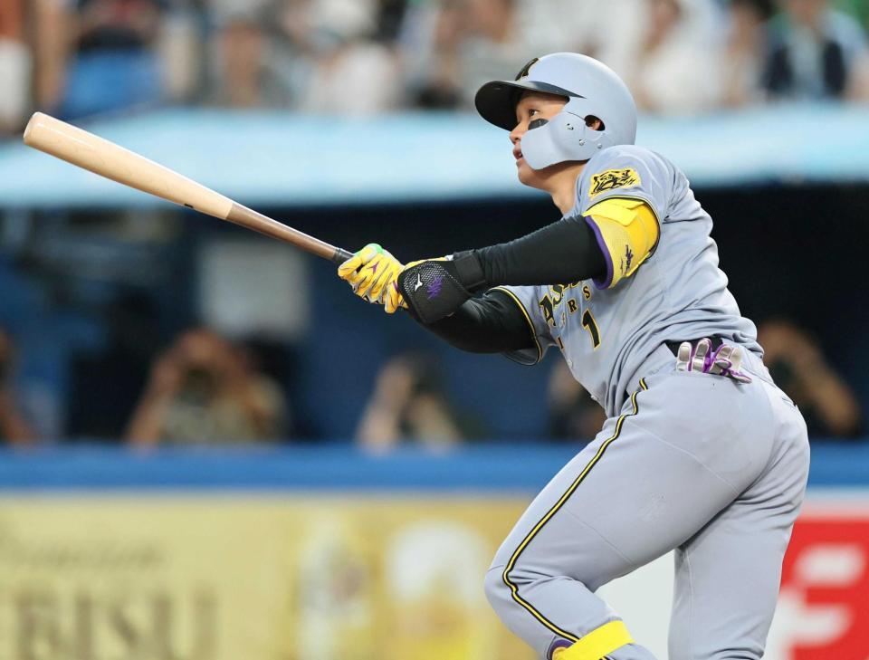 　１回、先制２ランを放つ森下（撮影・田中太一）