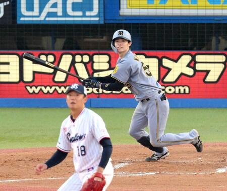 　３回、中前へ先制適時打を放つ中野（撮影・伊藤笙子）