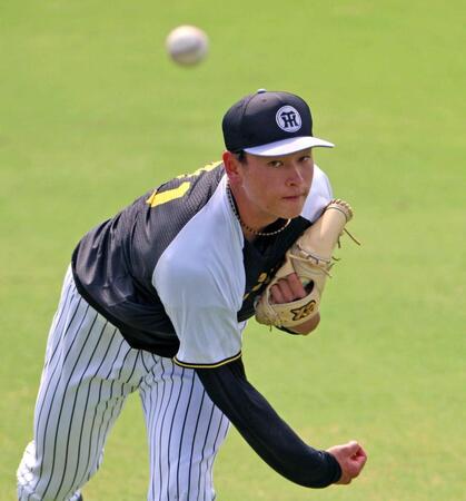 　キャッチボールする早川（撮影・北村雅宏）