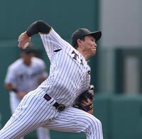 　７回から登板する湯浅（撮影・北村雅宏）