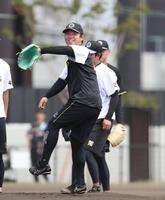 　明るい表情で練習に励む村上（撮影・北村雅宏）