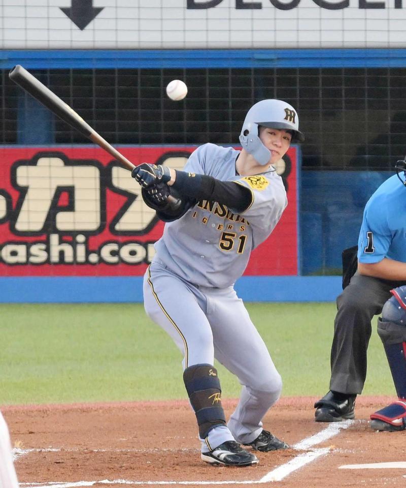 　１回、中前打を放つ中野（撮影・伊藤笙子）