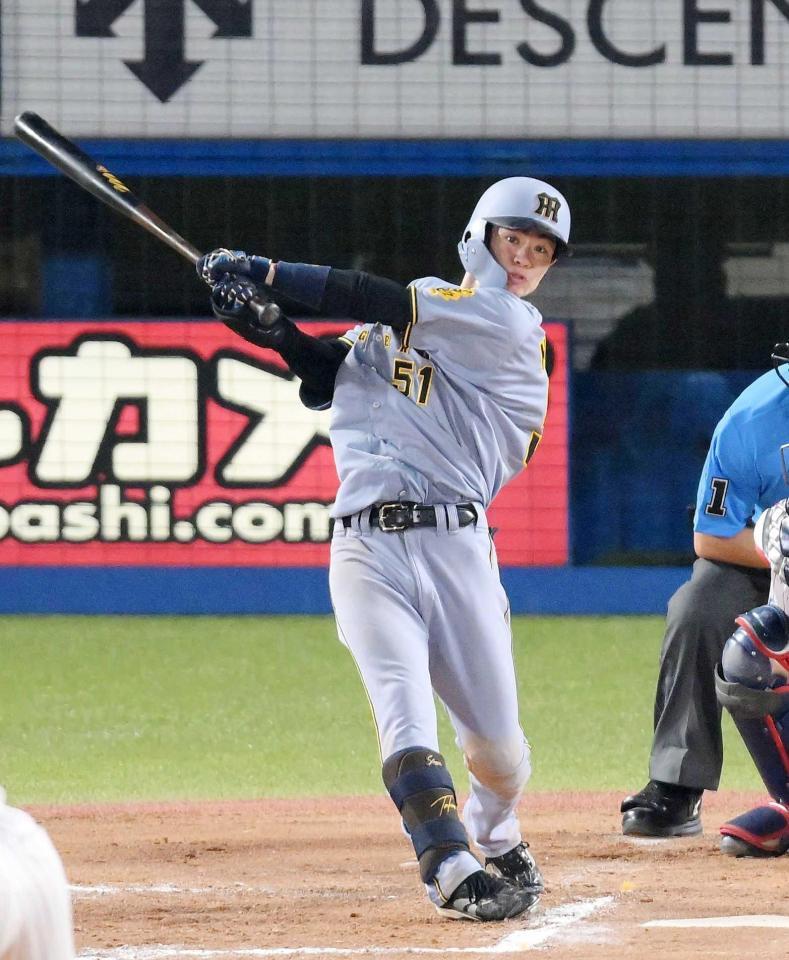 　７回、中前打を放つ中野（撮影・伊藤笙子）