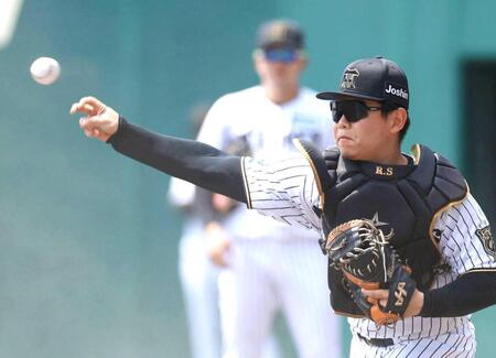 　守備でも存在感を示す嶋村