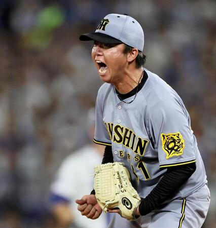 　７回、ピンチを切り抜け、吠える村上（撮影・田中太一）