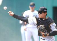 　守備でも存在感を示す嶋村