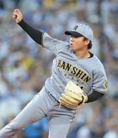 　ＤｅＮＡ戦に先発し力投する村上（撮影・西岡正）